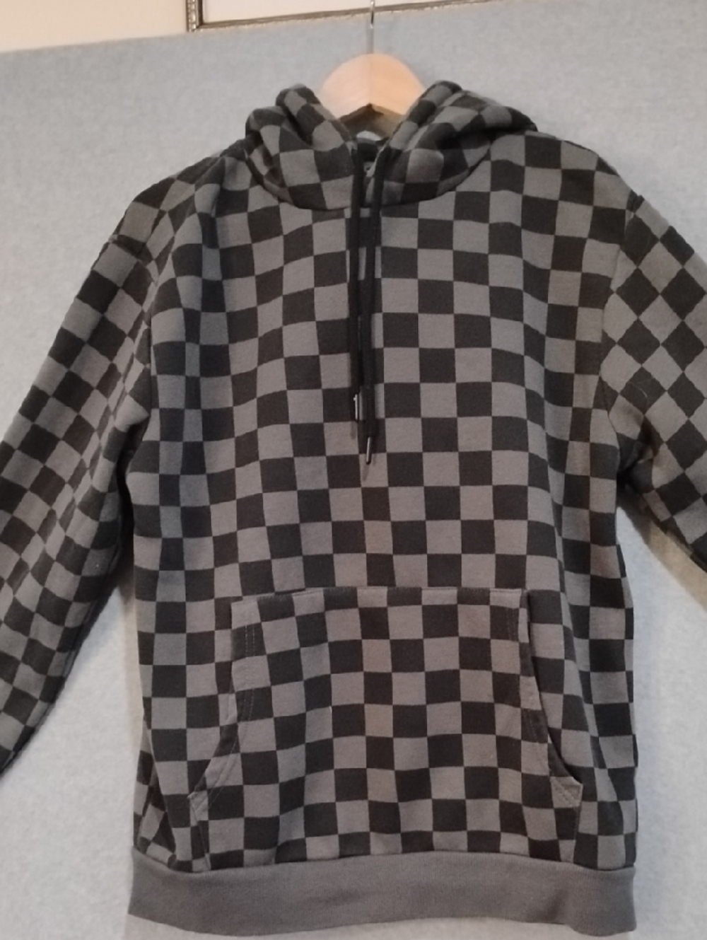 Forever 21 Men's Black and Gray Checkered Zip-Up Hoodie